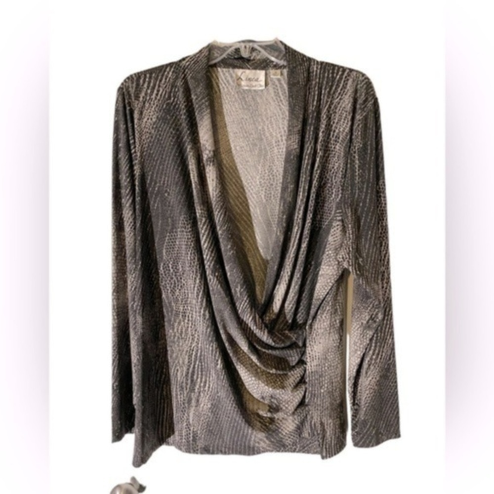 LINEA by Louis Dell’Olio / gray white draped front top can be worn as maternity‍